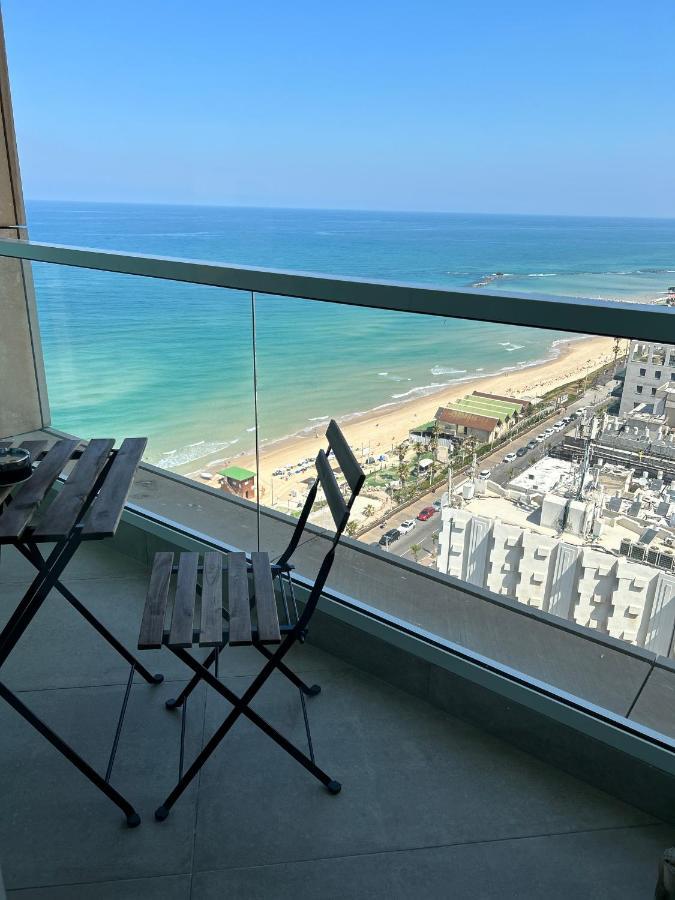 Beachfront Apartment Бат-Ям Экстерьер фото