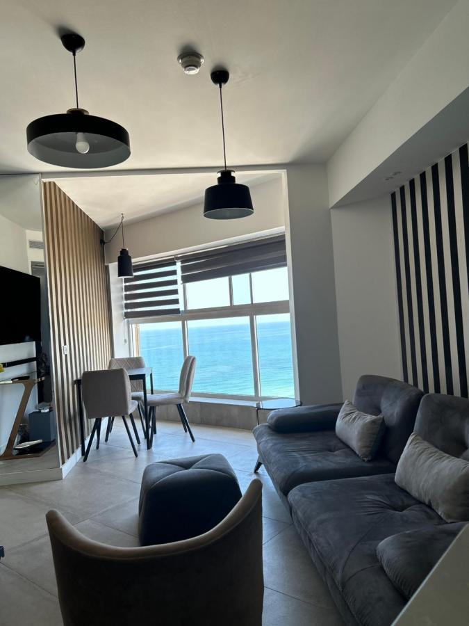 Beachfront Apartment Бат-Ям Экстерьер фото