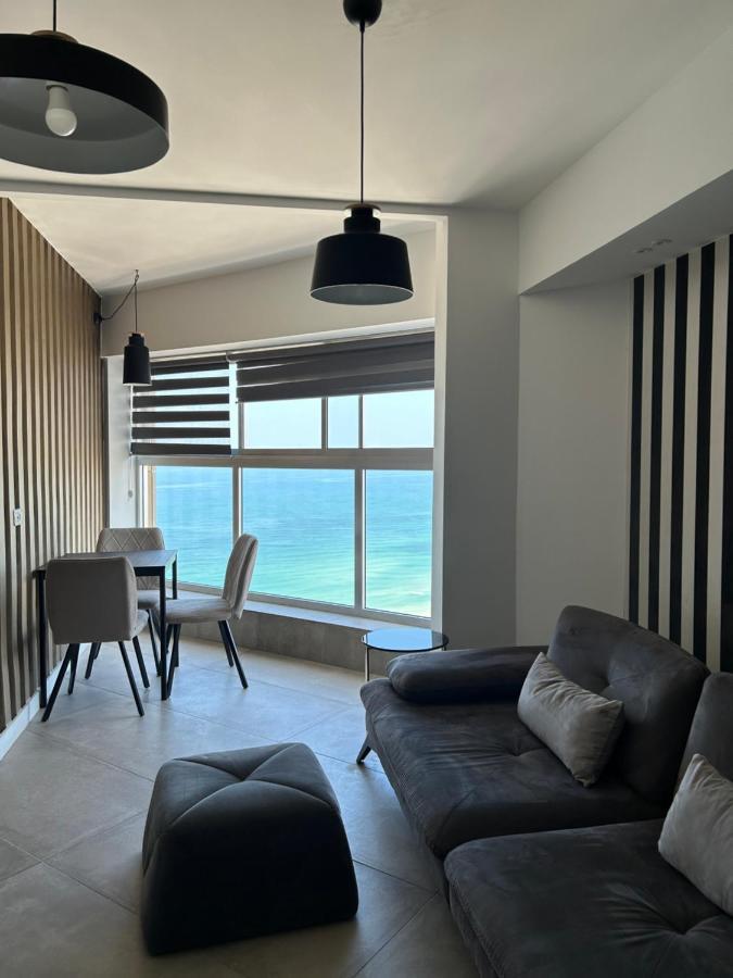 Beachfront Apartment Бат-Ям Экстерьер фото